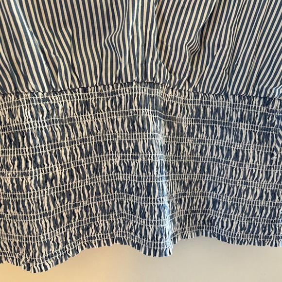 Old Navy V-Neck Tank - Picture 5 of 9